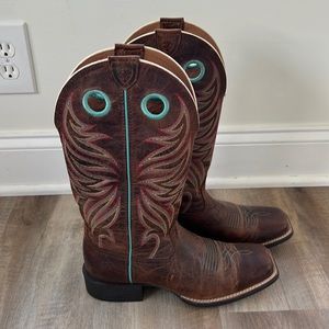 Like New Ariat Boots size 9